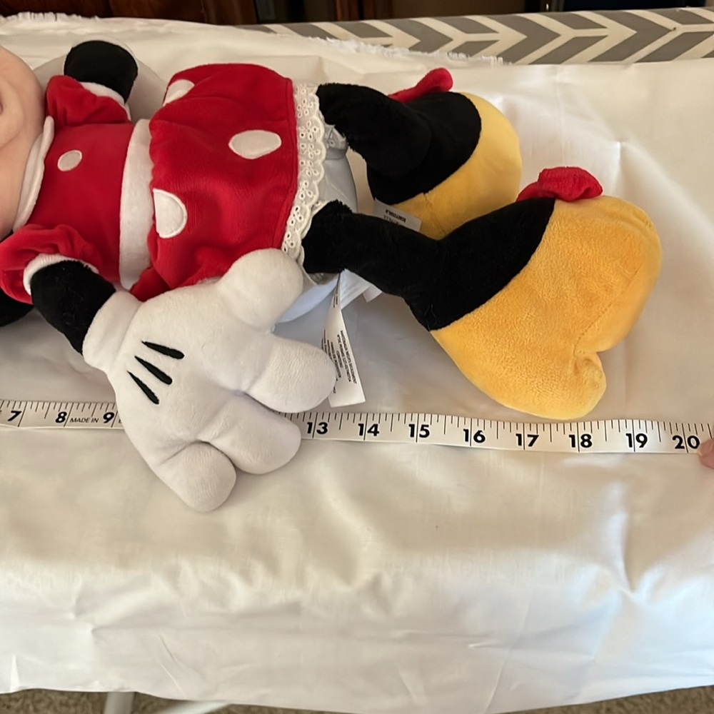 Minnie Mouse plushie - Picture 10 of 11